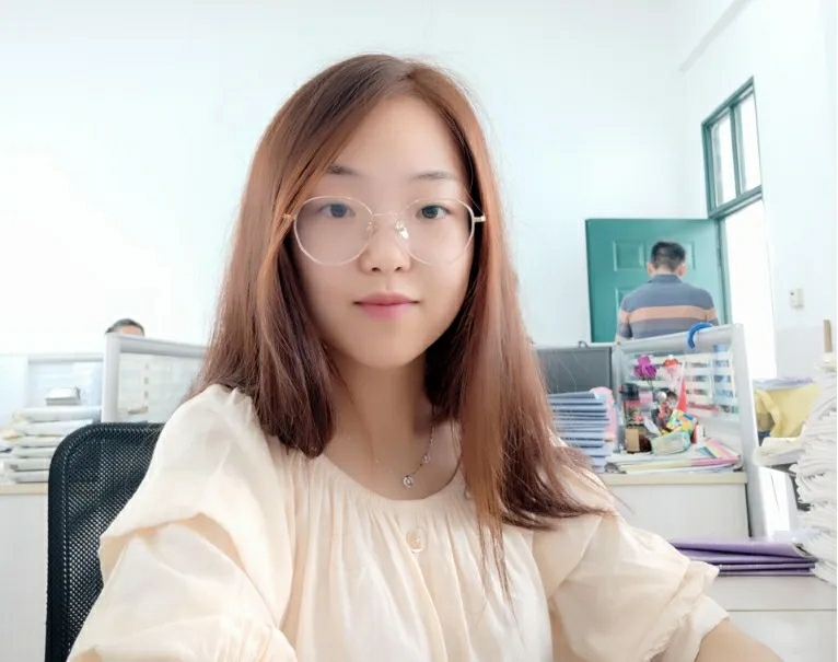 张怡婷.jpg