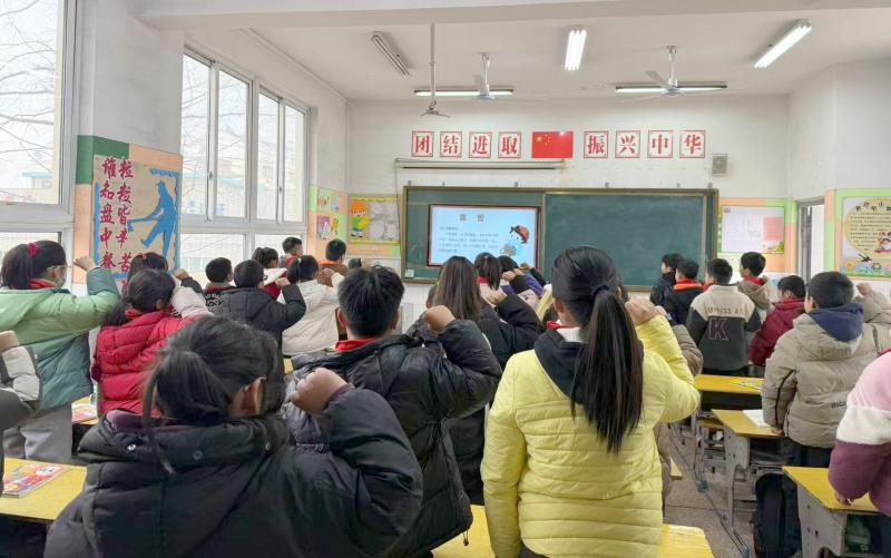 四2班 法治教育晨会课 (3).jpg 四2班 法治教育晨会课 (3).jpg