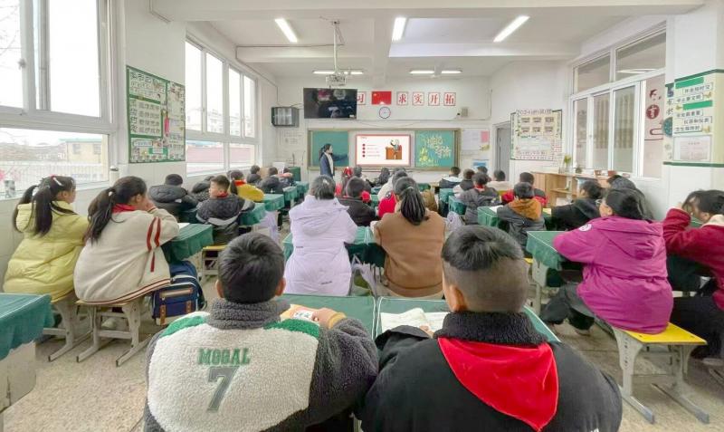 四4班 法治教育晨会课.jpg 四4班 法治教育晨会课.jpg