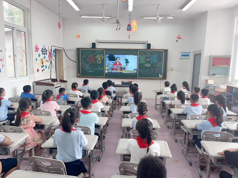 三1班9月2日开学第一课 (2).jpg